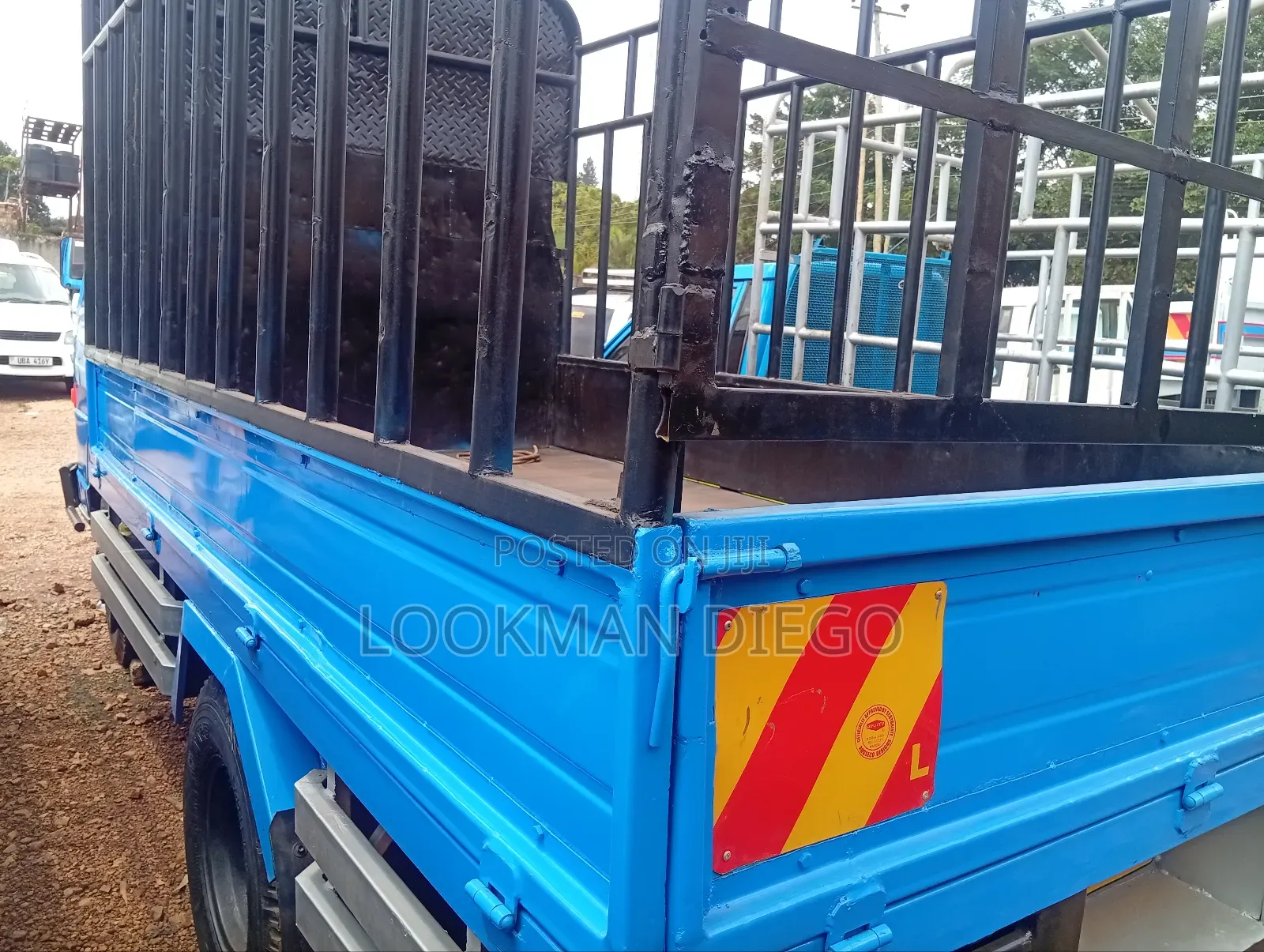 Isuzu Elf Truck 2000 Blue