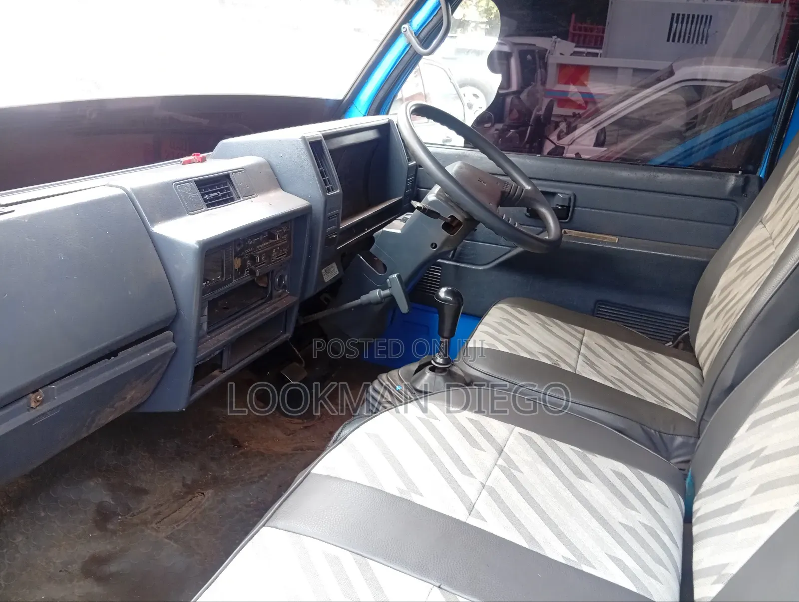 Isuzu Elf Truck 2000 Blue