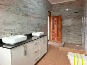 4bdrm House in Standalone Kisaasi, Central Division for rent