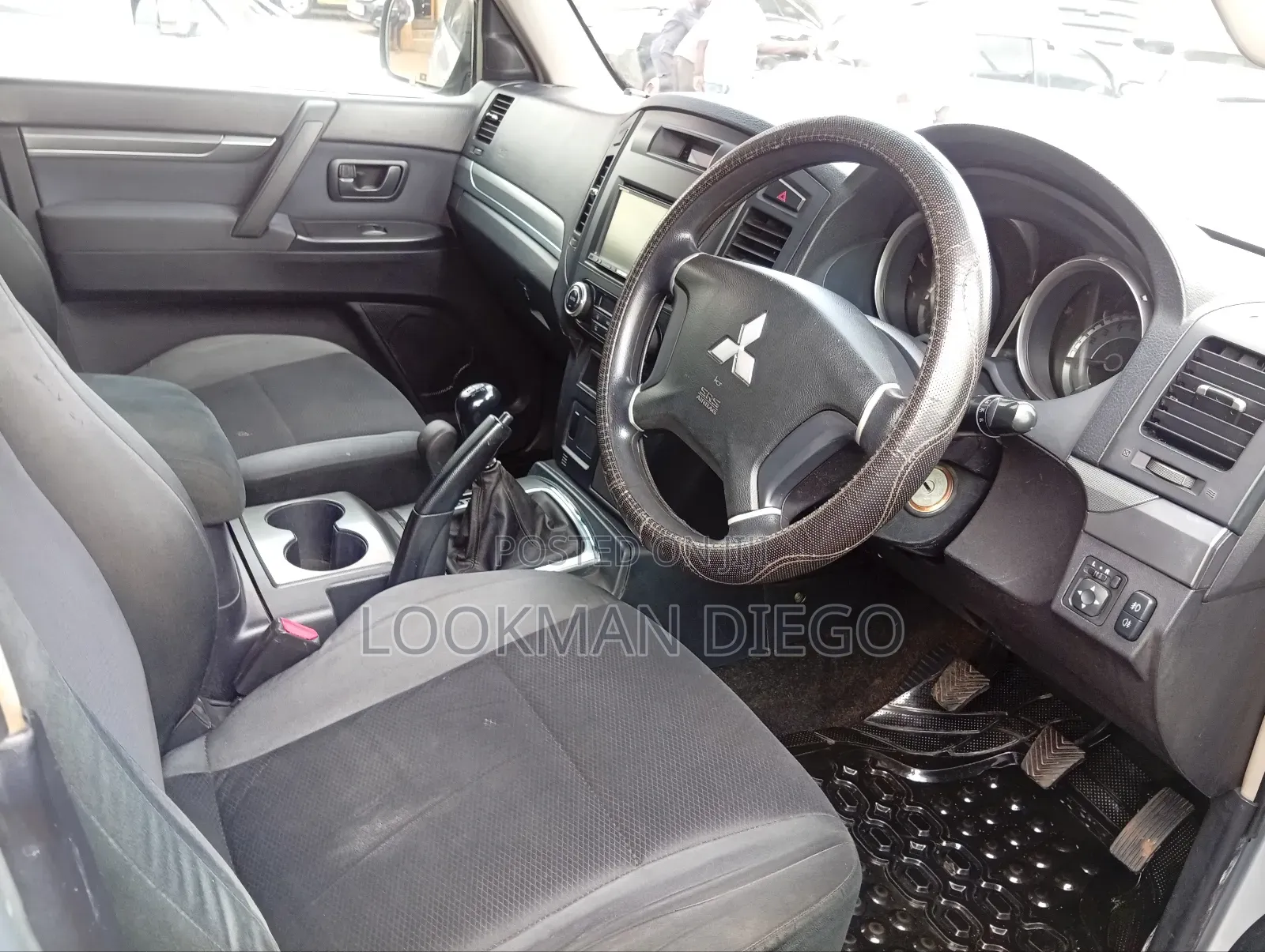 Mitsubishi Pajero 2010 Silver