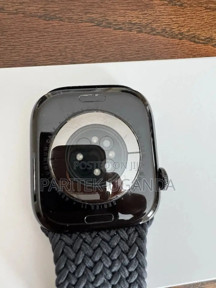 Apple Watch Series 11 - 46 Mm Jet Black Aluminum GPS Braided Solo Loop
