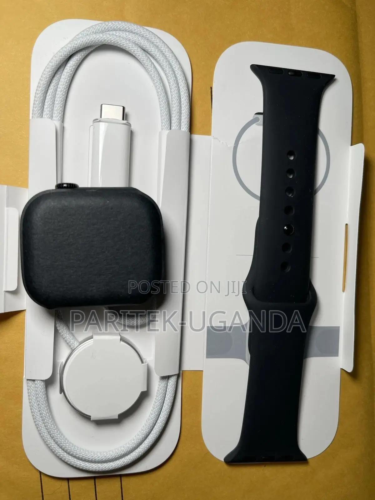 Apple Watch Series 11 42mm Silver Aluminum Black Sport Band
