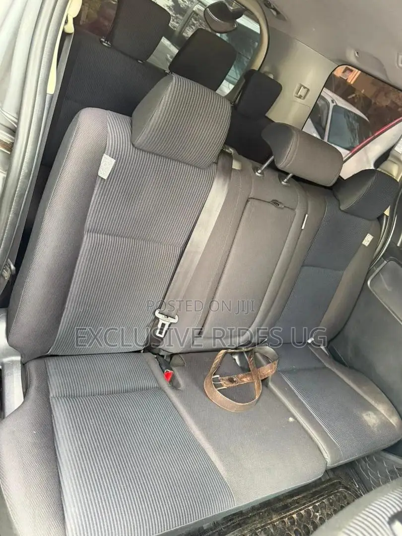 Toyota Noah 2016 Silver