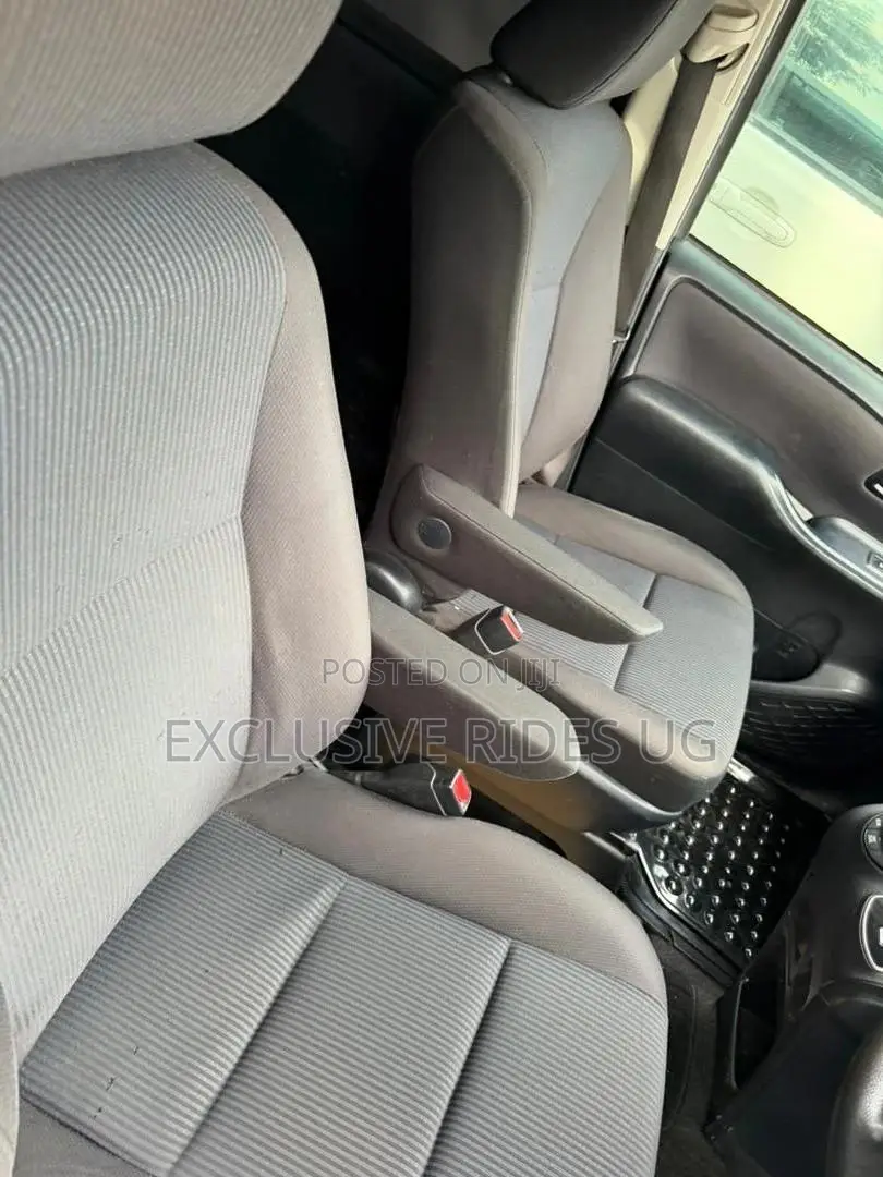 Toyota Noah 2016 Silver