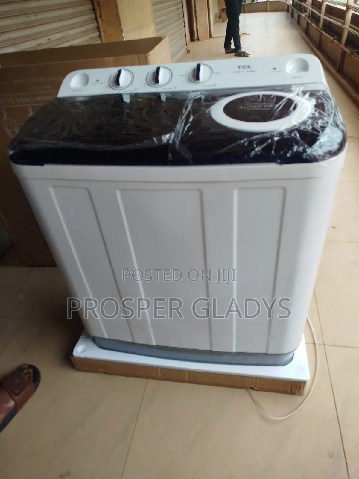 8kgs TCL Twin Tub Washing Machine.