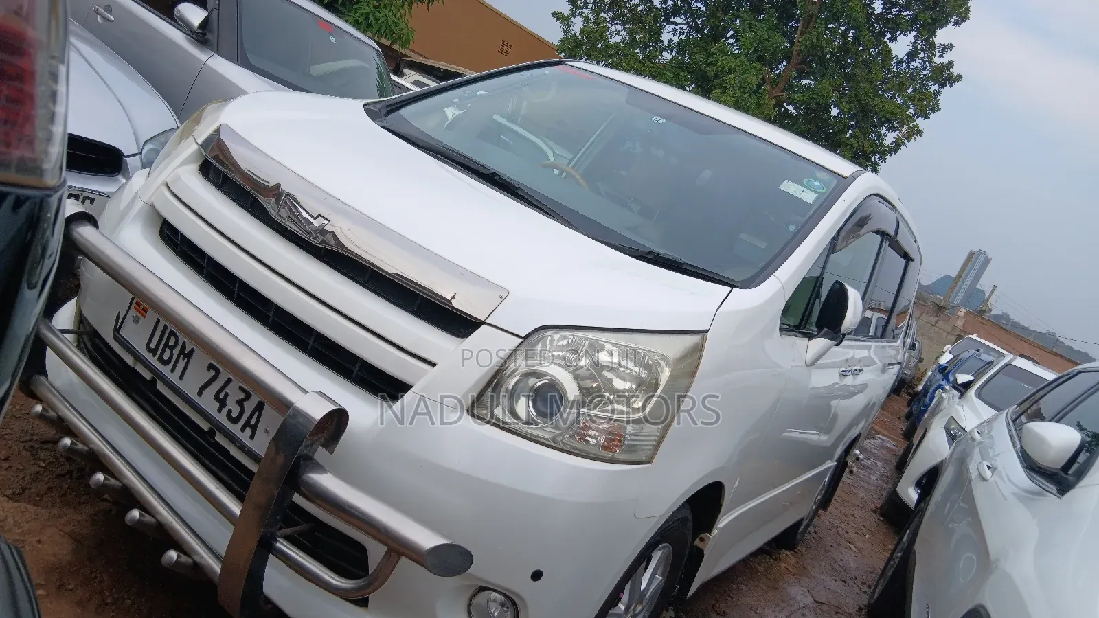Toyota Noah 2011 White