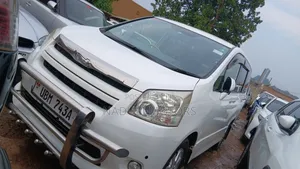 Toyota Noah 2011 White