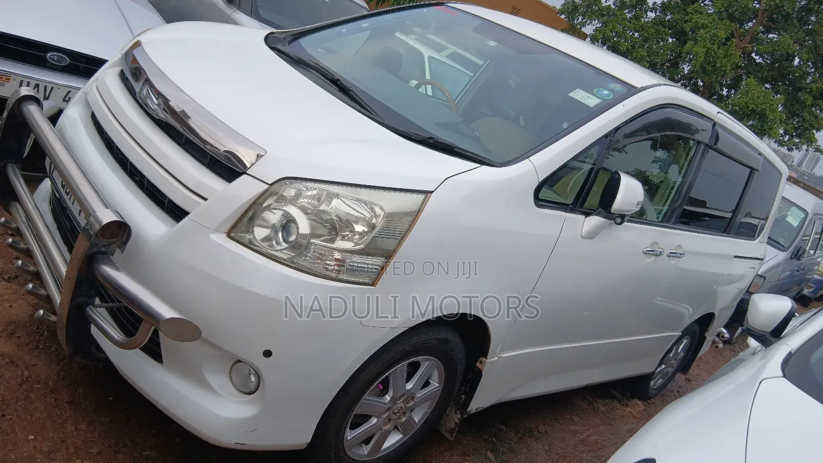 Toyota Noah 2011 White