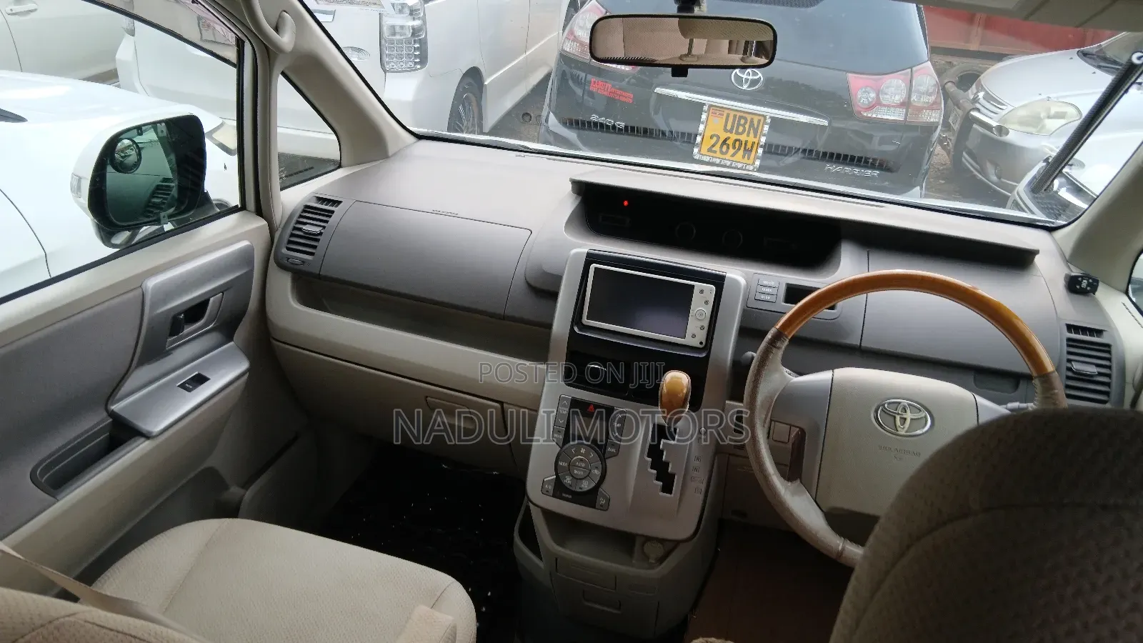 Toyota Noah 2011 White