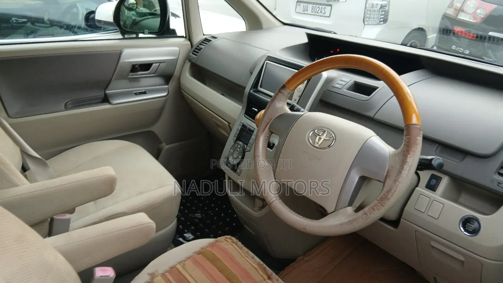Toyota Noah 2011 White