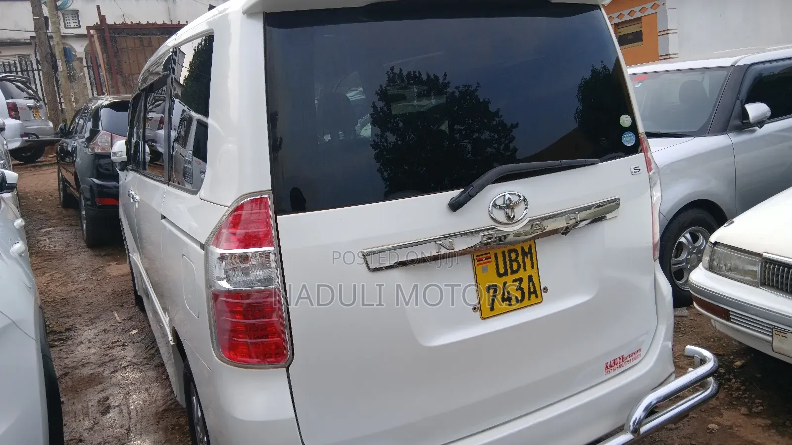 Toyota Noah 2011 White