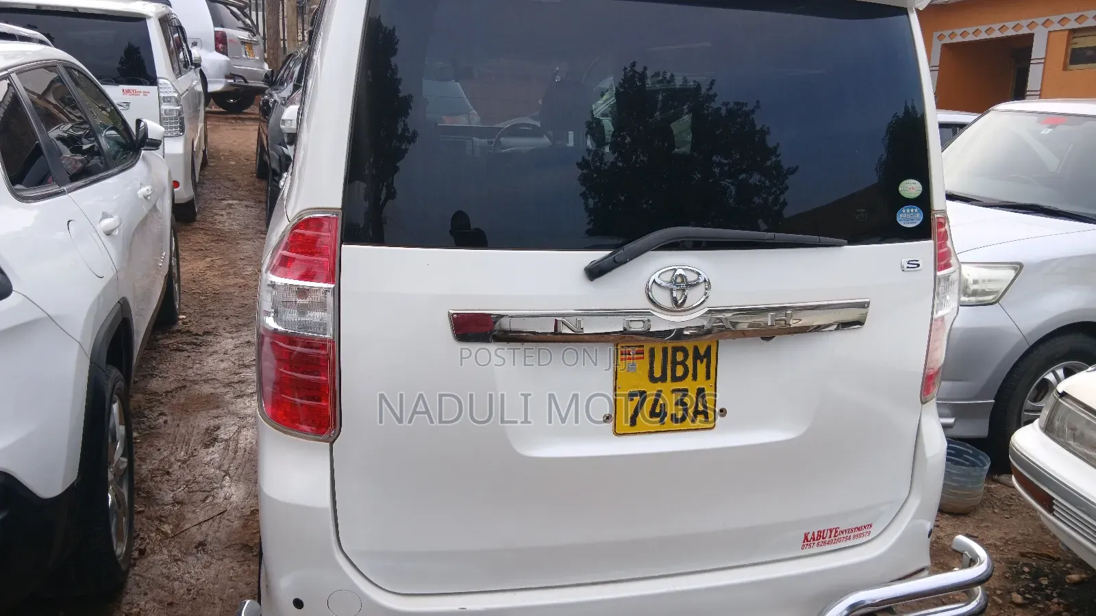 Toyota Noah 2011 White