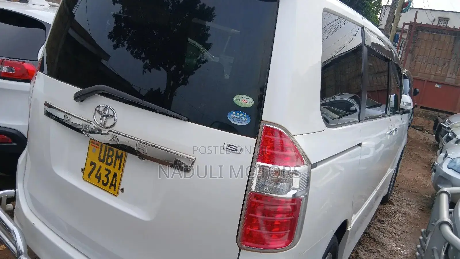 Toyota Noah 2011 White