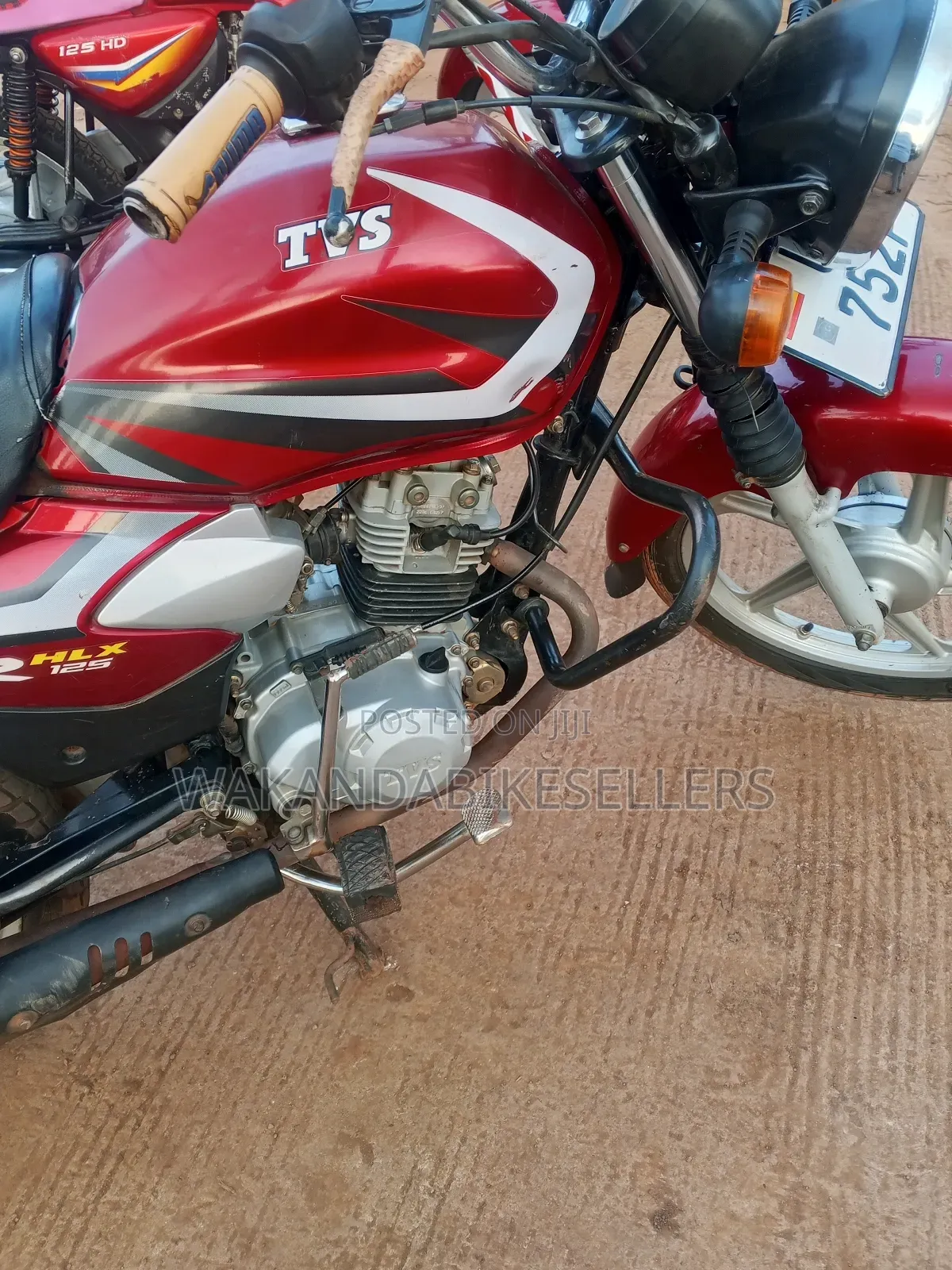 TVS HLX 125 2023 Red