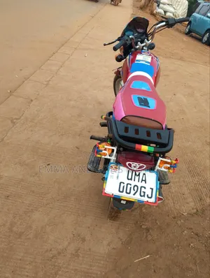 Bajaj Boxer 125 2025 Red