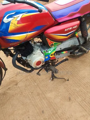 Bajaj Boxer 125 2025 Red