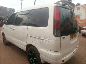 Toyota Noah 2.0 FWD (8 Seater) 2001 White