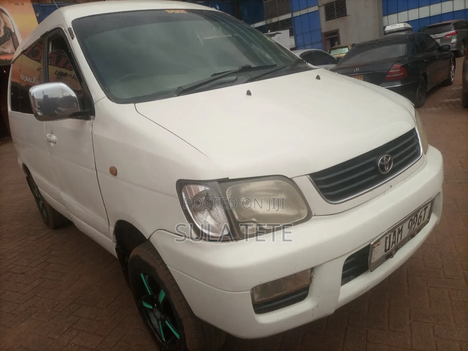 Toyota Noah 2.0 FWD (8 Seater) 2001 White