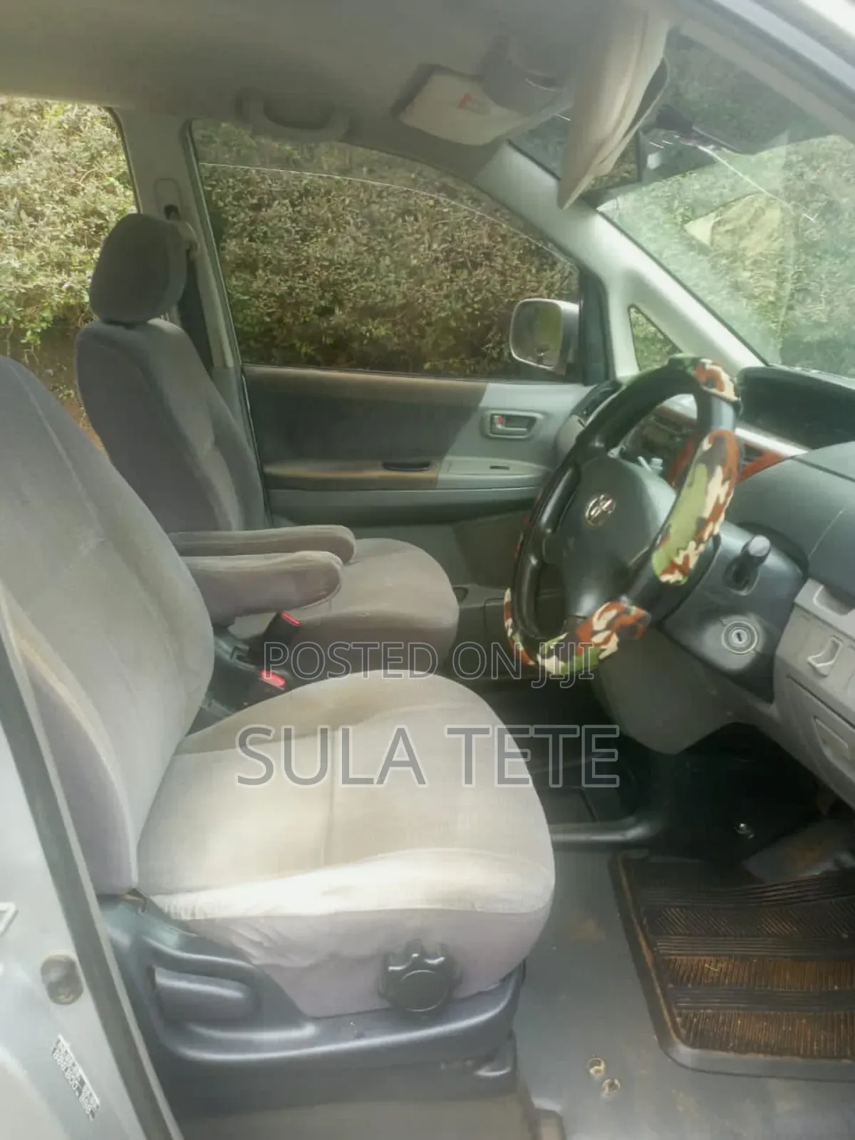 Toyota Noah 2.0 AWD (8 Seater) 2004 Silver