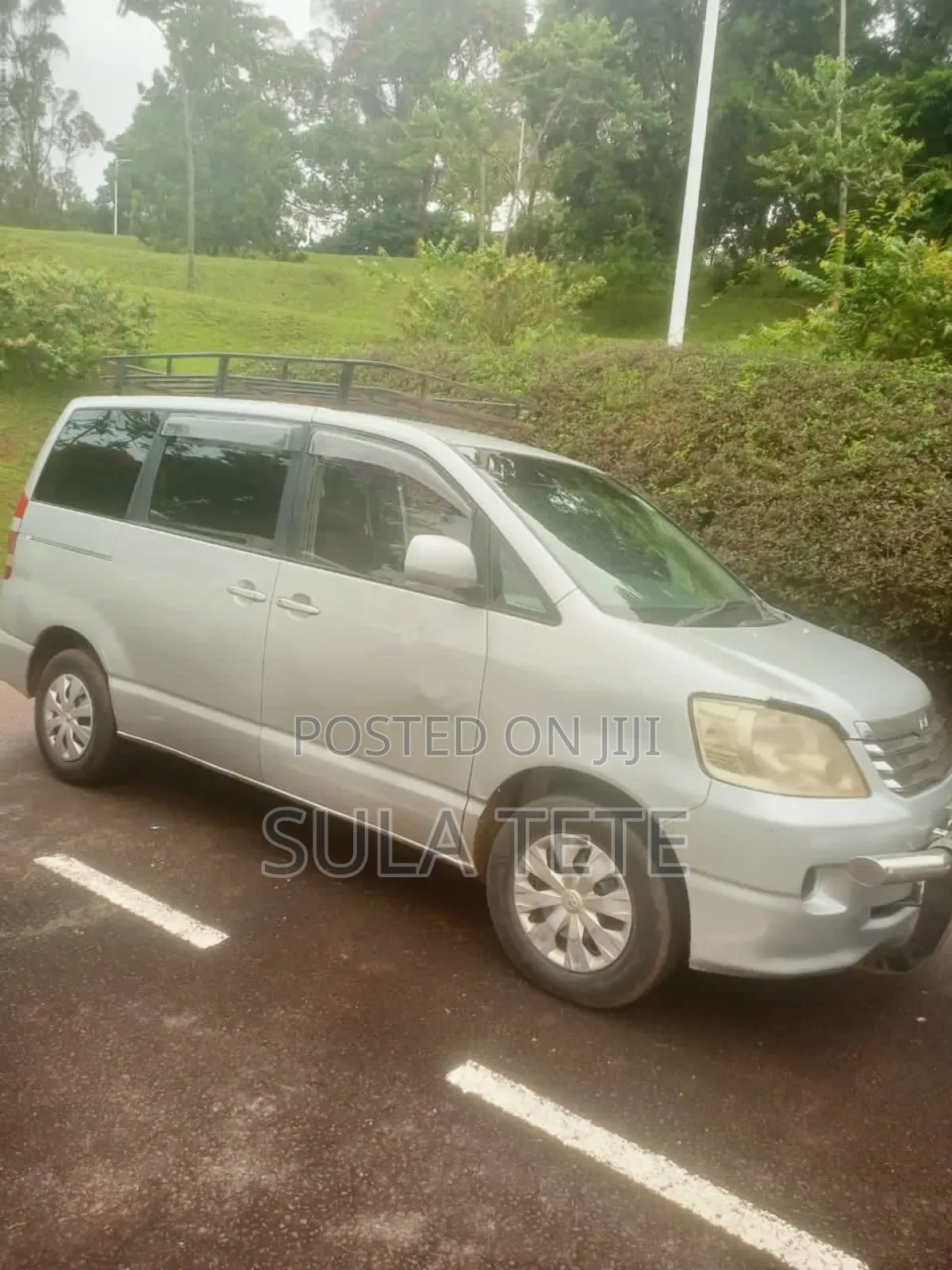 Toyota Noah 2.0 AWD (8 Seater) 2004 Silver