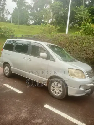 Toyota Noah 2.0 AWD (8 Seater) 2004 Silver