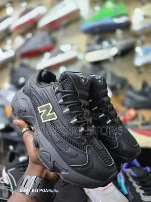 New Comfortable Balance Sneakers in Black