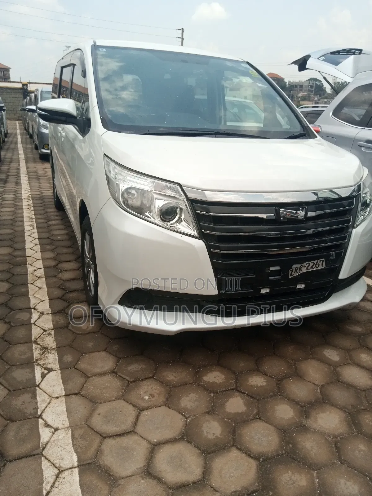Toyota Noah 2014 White