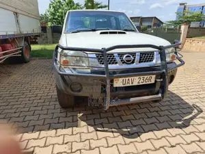 Nissan Hardbody 2014 White