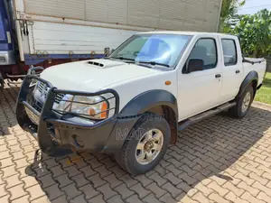 Nissan Hardbody 2014 White