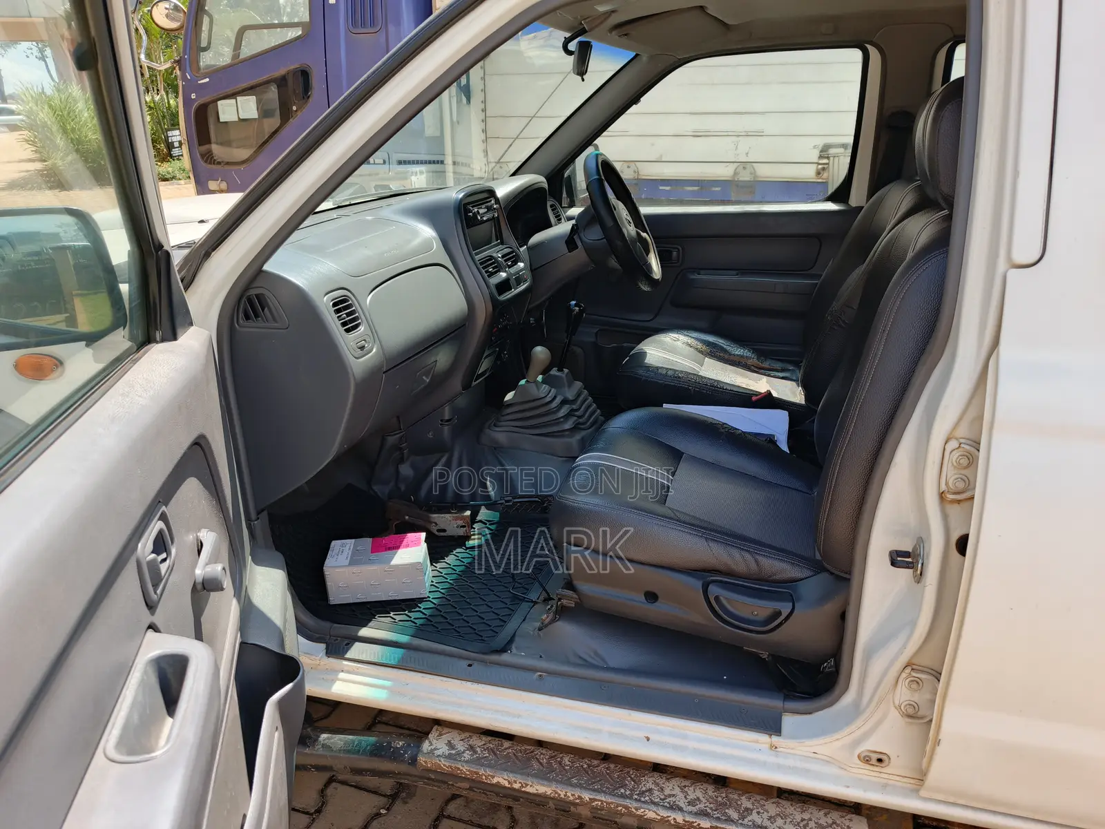 Nissan Hardbody 2014 White