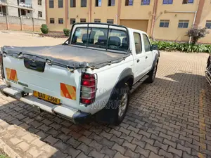 Nissan Hardbody 2014 White
