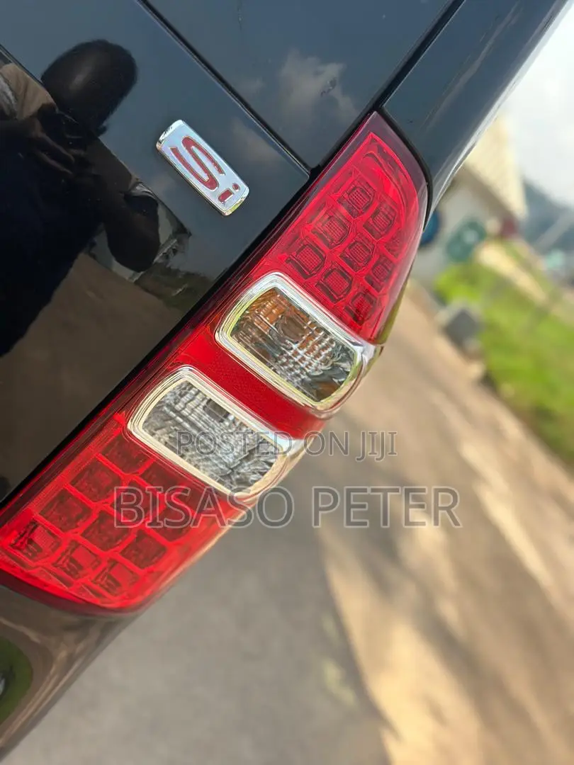Toyota Noah 2.0 143hp AWD (8 Seater) 2012 Black