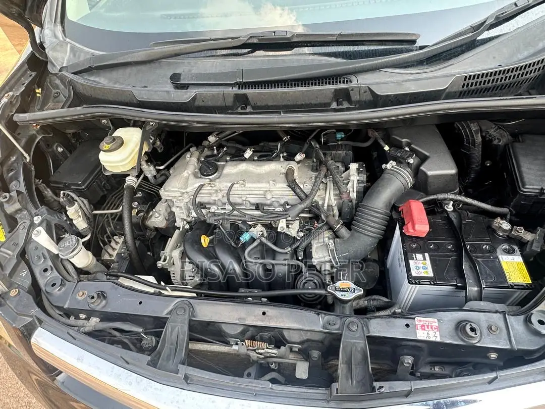 Toyota Noah 2.0 143hp AWD (8 Seater) 2012 Black