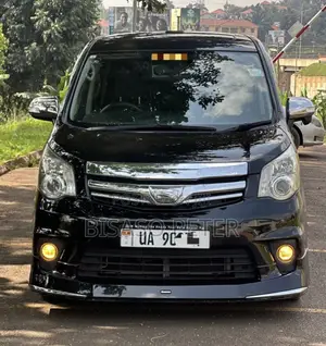 Toyota Noah 2.0 143hp AWD (8 Seater) 2012 Black