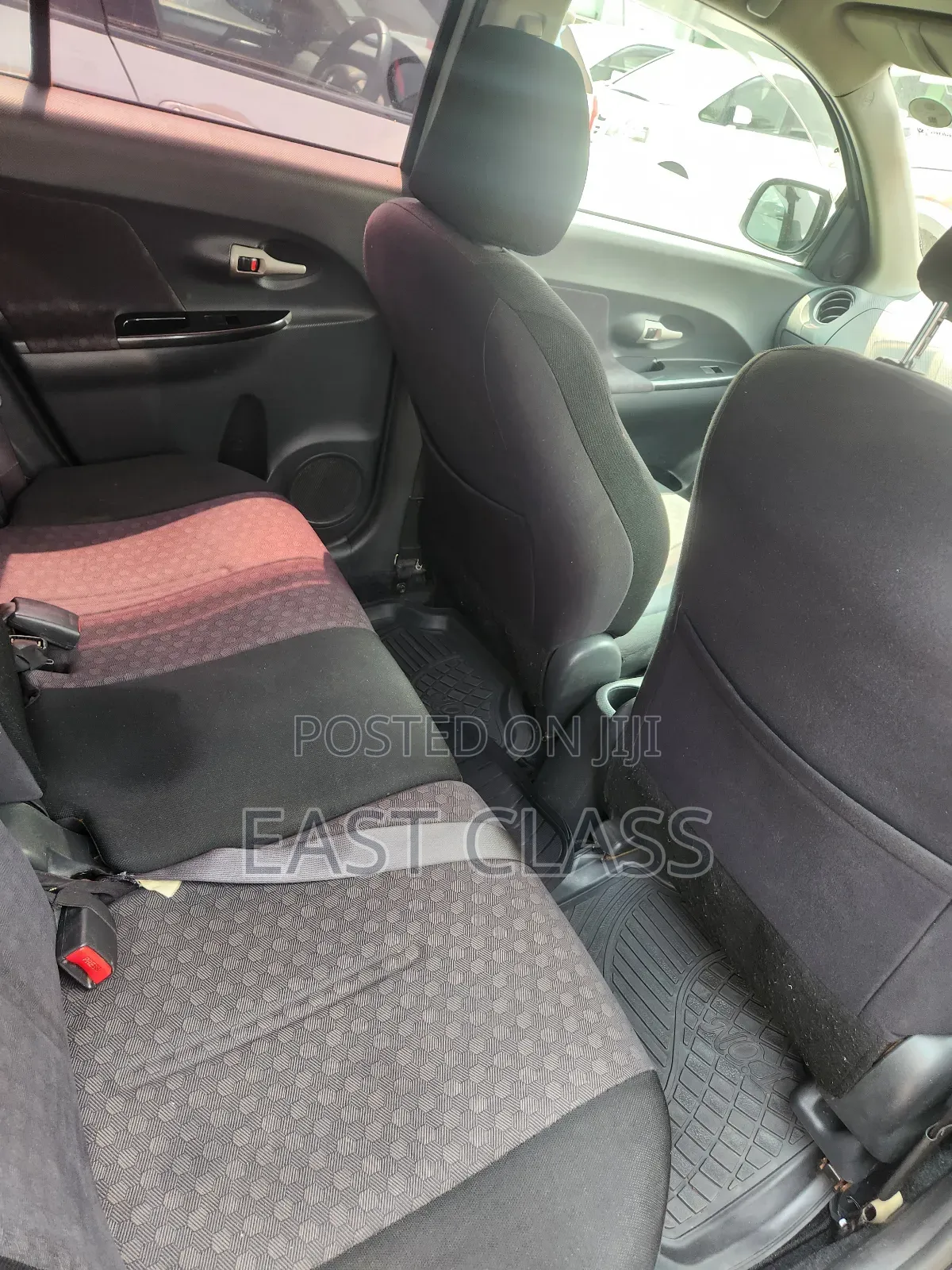 Toyota IST 2010 Silver