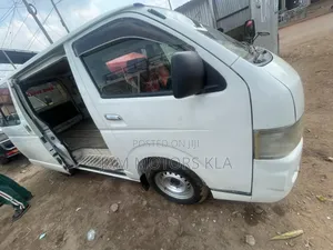 Toyota HiAce 2009 White