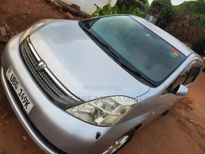 Toyota ISIS 1.8 Platana 2007 Silver