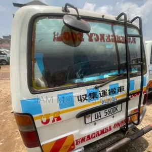 Toyota HiAce 2003 White