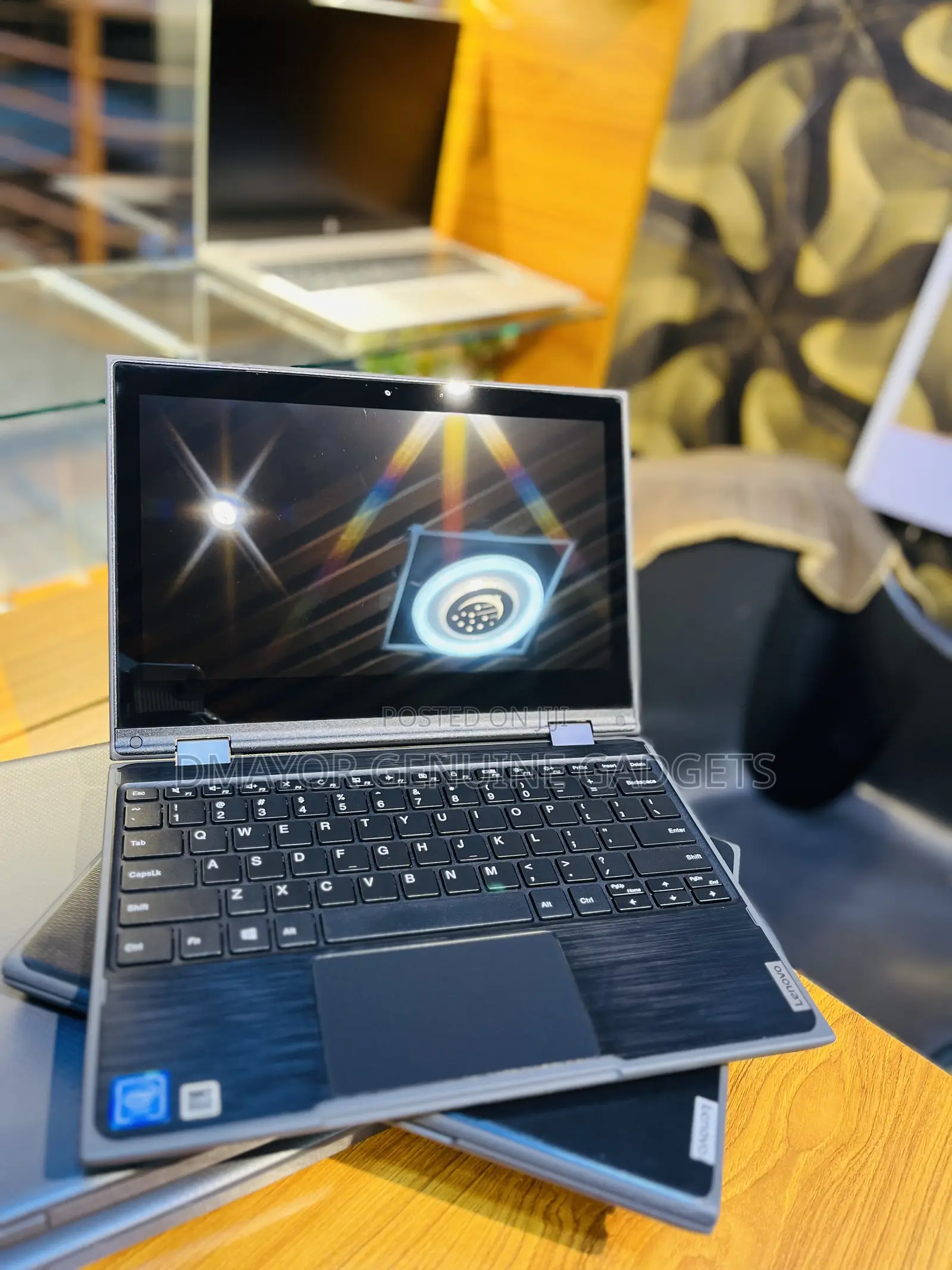 Laptop Lenovo 300e 4GB Intel Celeron SSD 128GB