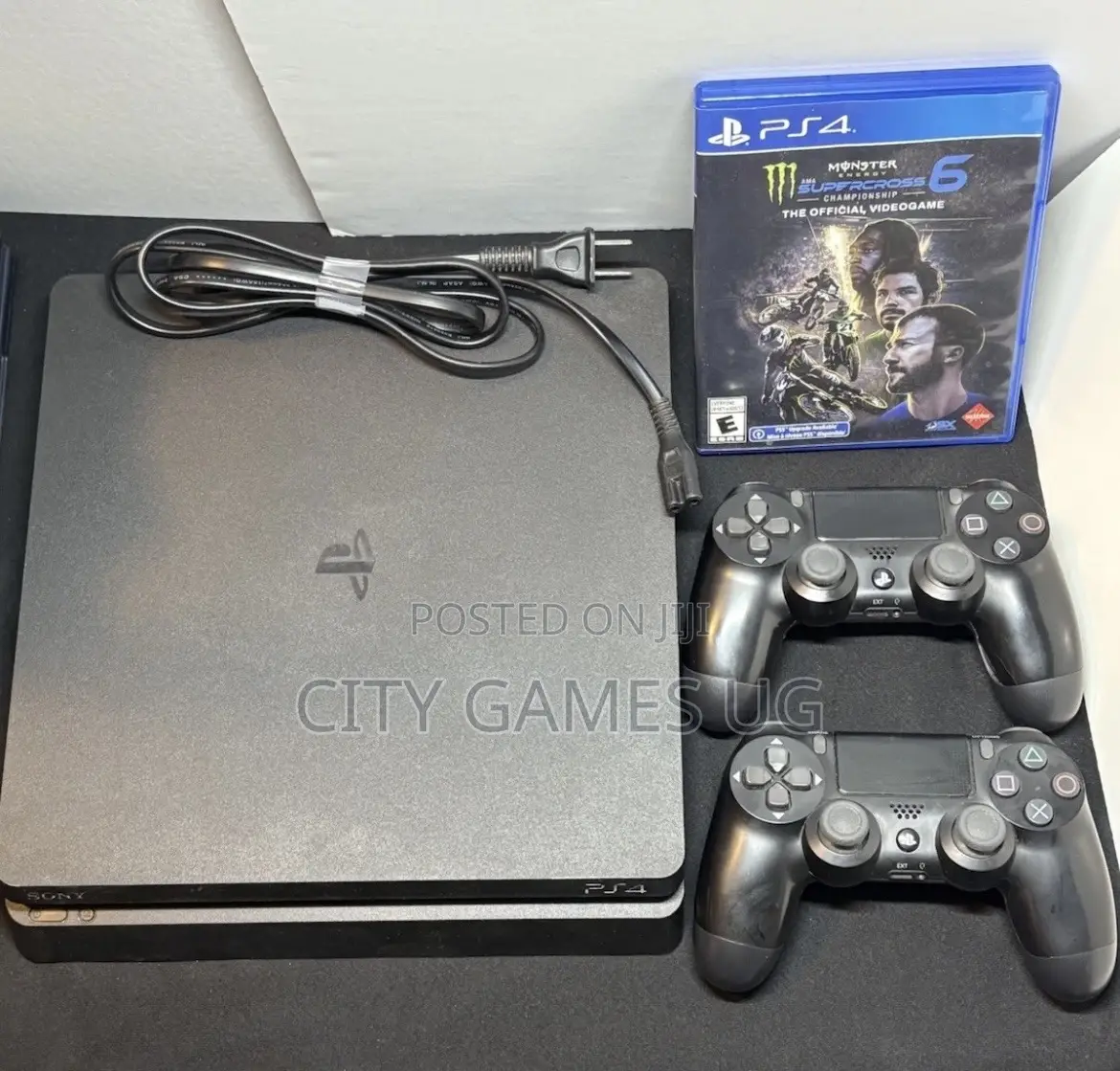 Sony Playstation 4 Slim 500gb With 2 Controllers Games