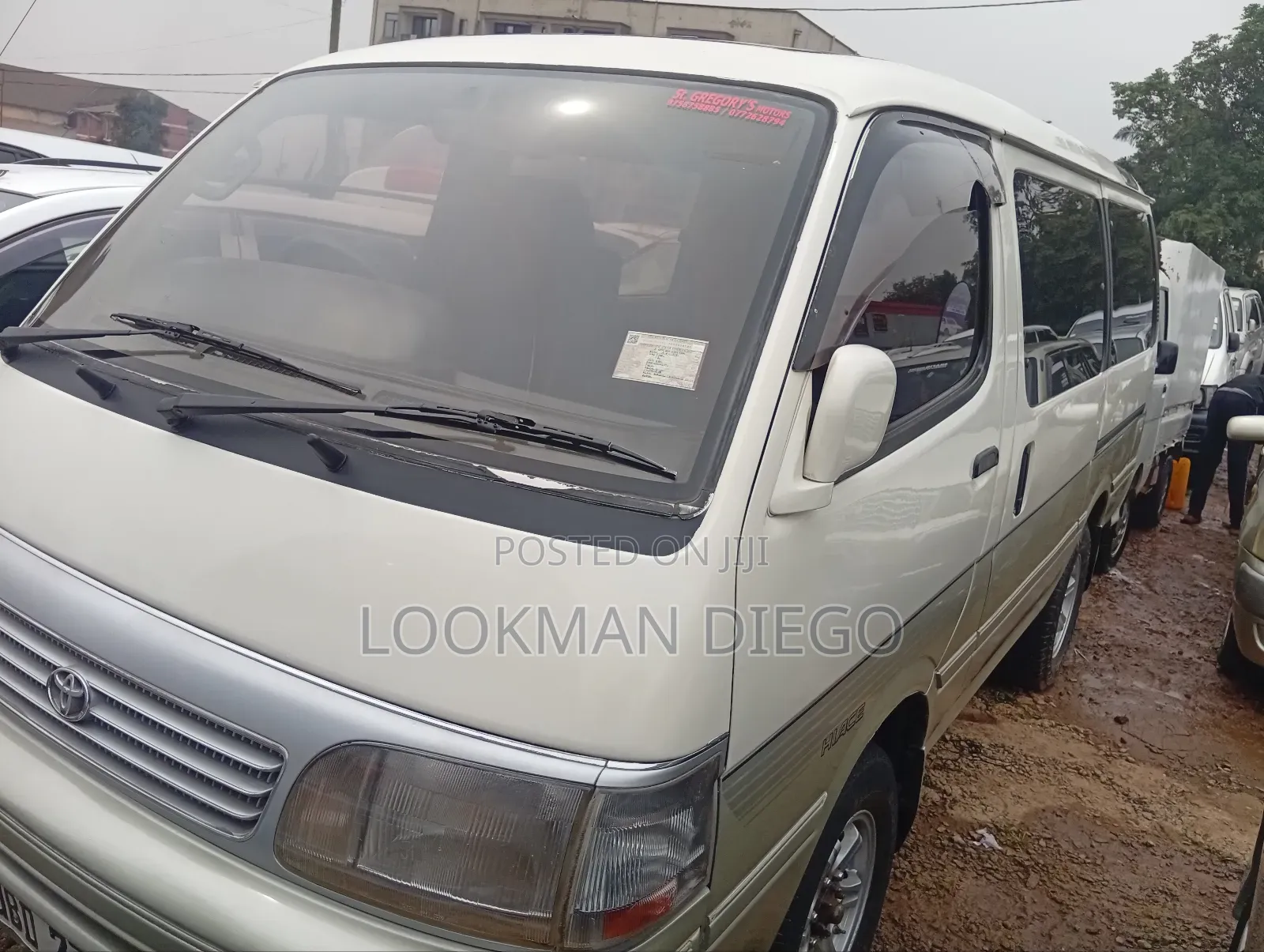 Toyota HiAce 2001 Grey