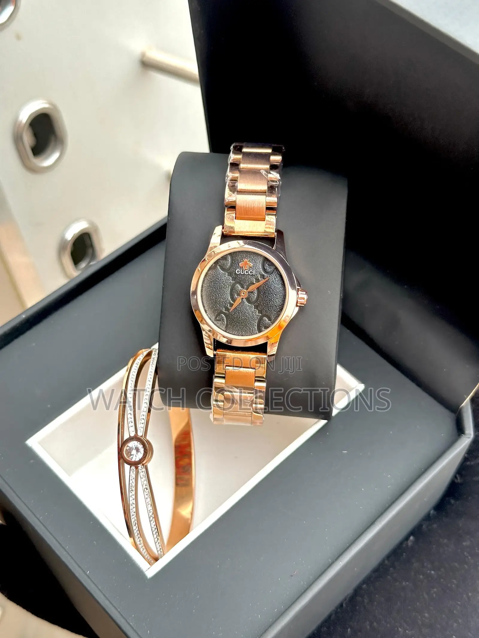 Ladys Gucci Watch With a Bracelet
