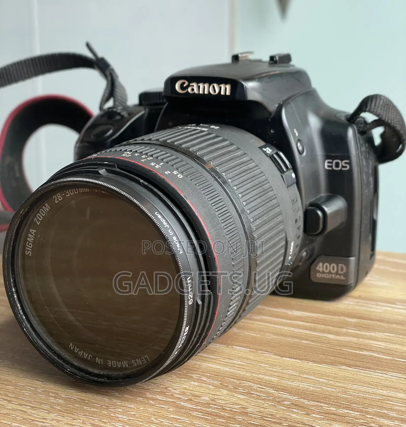 Canon Eos 400d Digital With a Sigma Lens 28-300mm