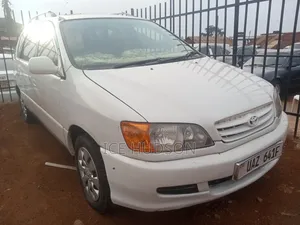 Toyota Ipsum 2000 Off white