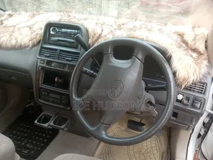 Toyota Ipsum 2000 Off white