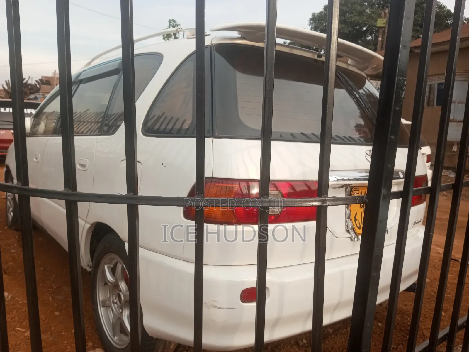 Toyota Ipsum 2000 Off white