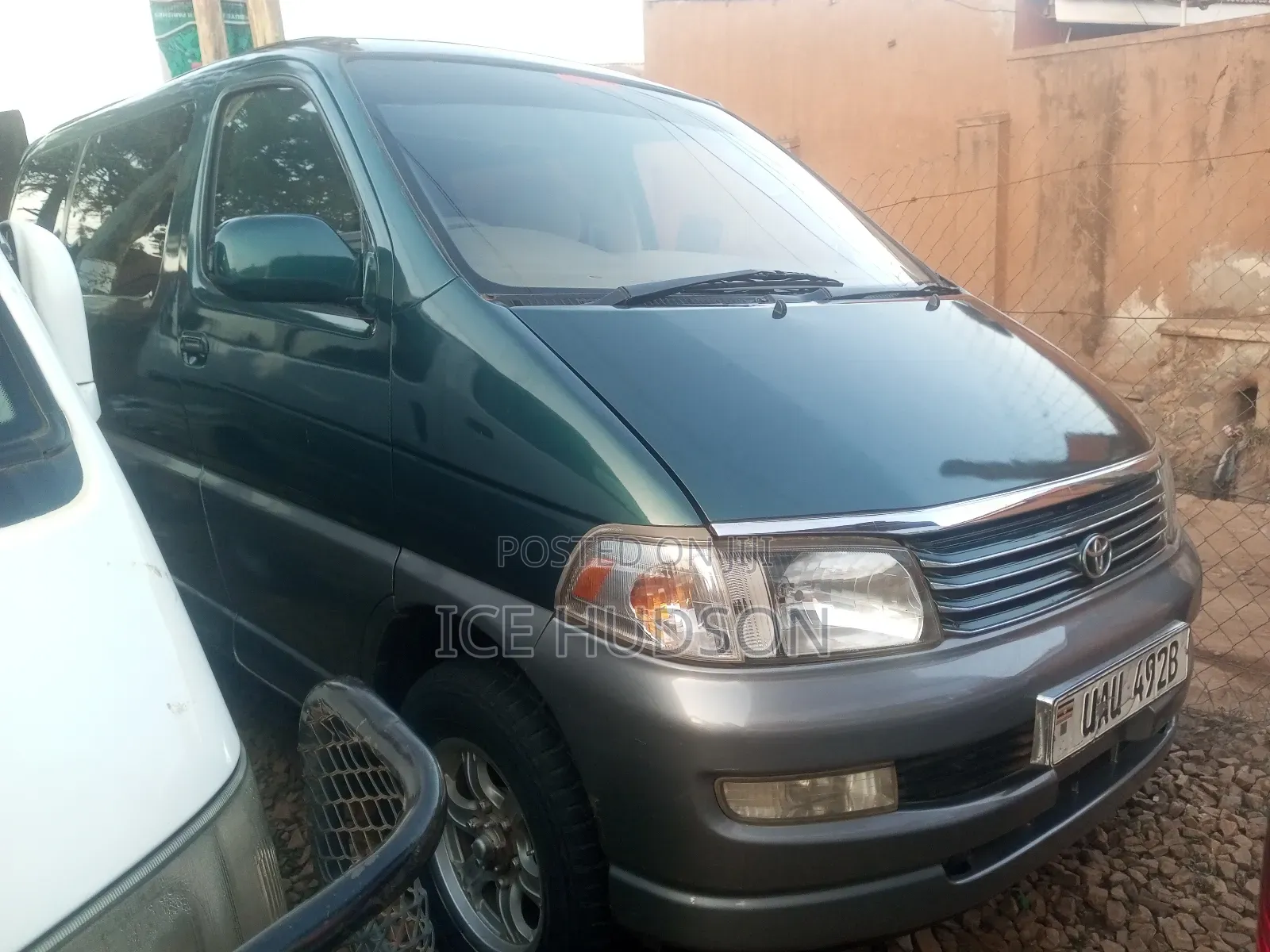 Toyota Regius 2000 Green
