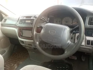 Toyota Regius 2000 Green