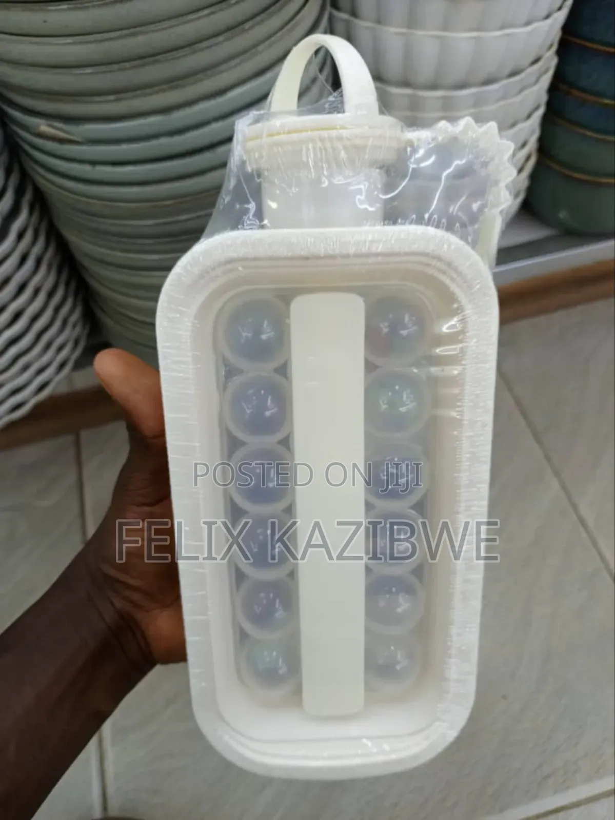 2-in-1 Foldable Ice Cube.