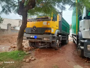 Mercedes Benz Tipper
